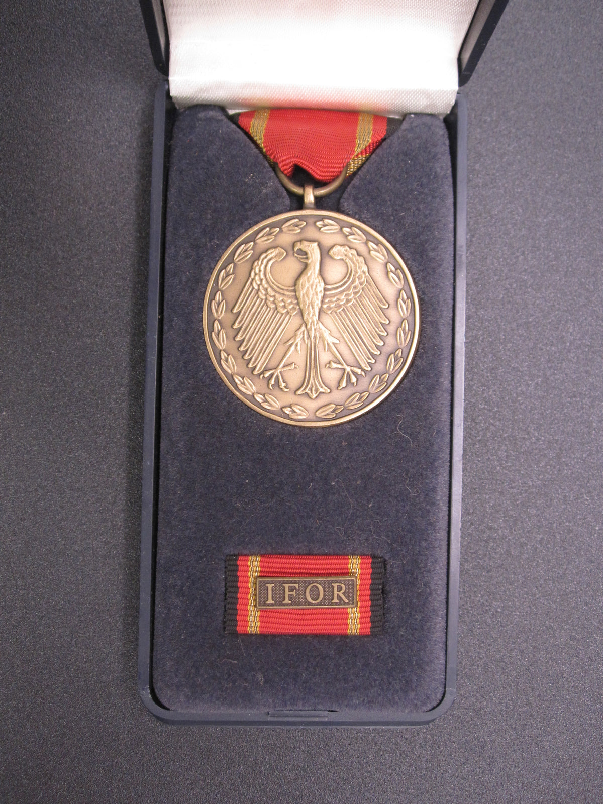 H.W.  - -   NATO Einsatzmedaille der Bundeswehr IFOR in BOSNIEN - HERZEGOWINA Jugoslawien