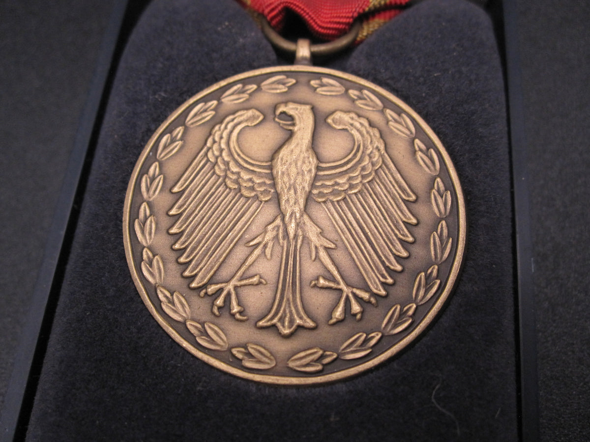 H.W.  - -   NATO Einsatzmedaille der Bundeswehr IFOR in BOSNIEN - HERZEGOWINA Jugoslawien