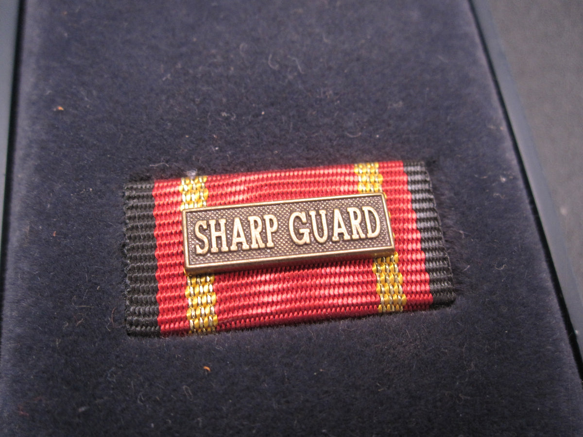 H.W.  - -   Einsatzmedaille der Bundeswehr SHARP GUARD in Bronze Jugoslawien Serbien &amp; Montenegro