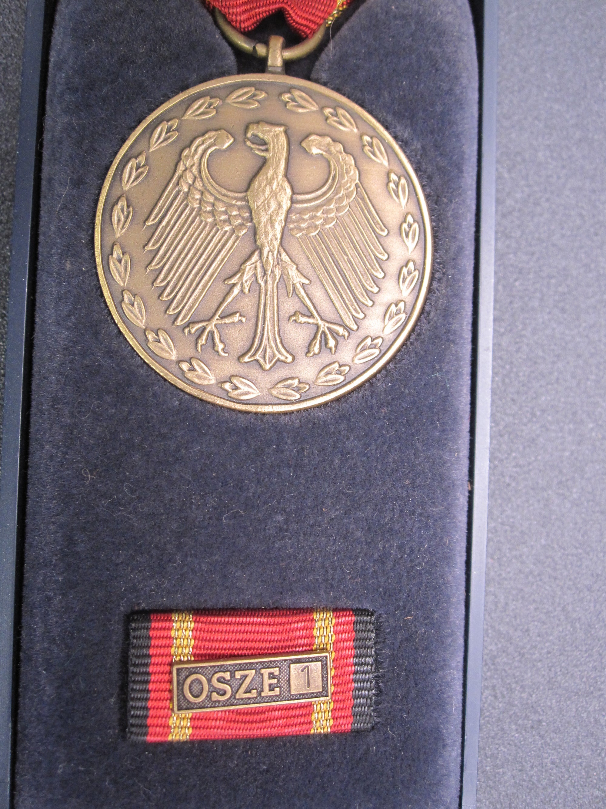 H.W.  - -   Einsatzmedaille der Bundeswehr OSZE 1 in Bronze für EINEN Einsatz