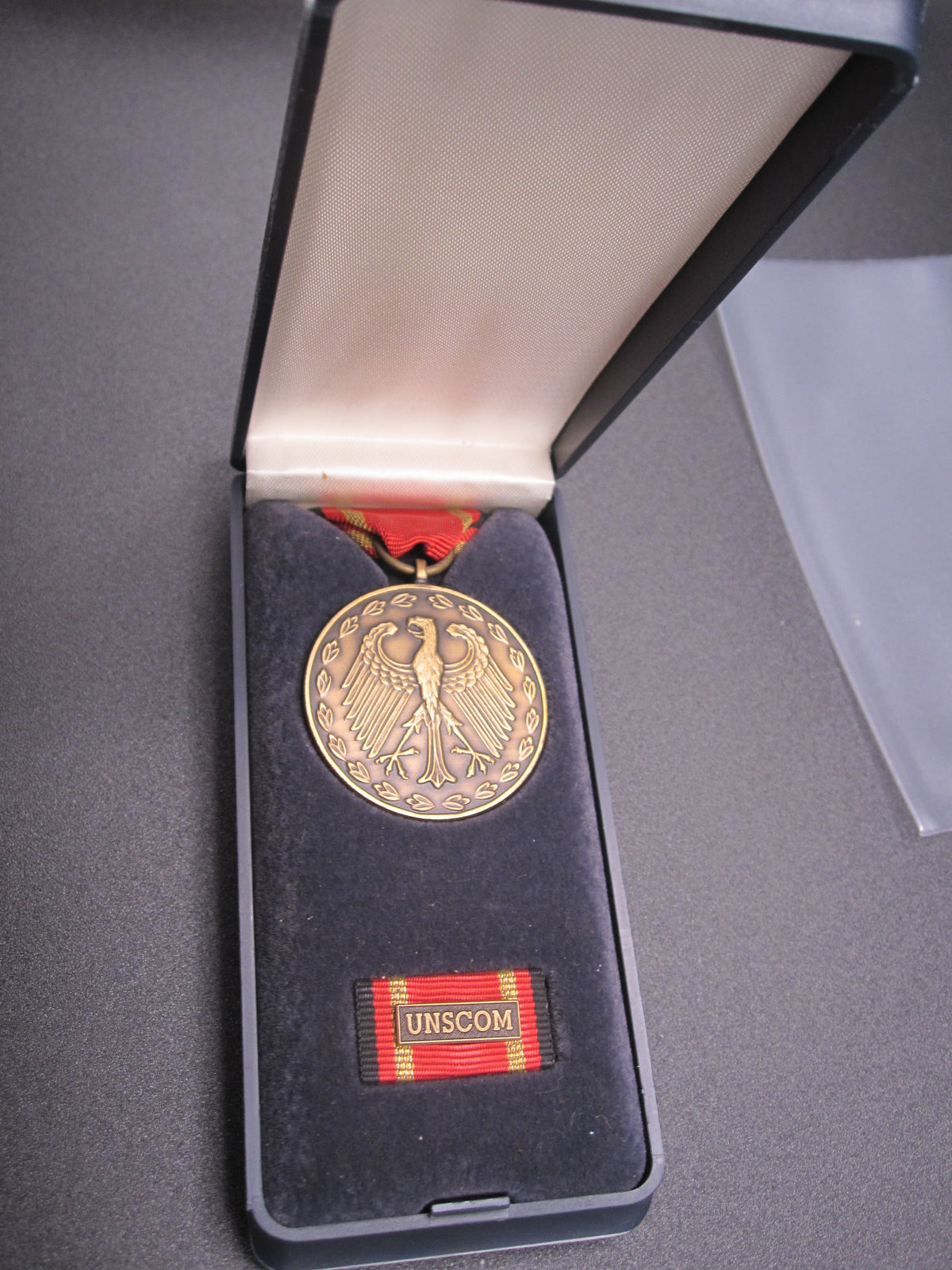 H.W.  - -   Einsatzmedaille der Bundeswehr UNSCOM in Bronze für IRAK