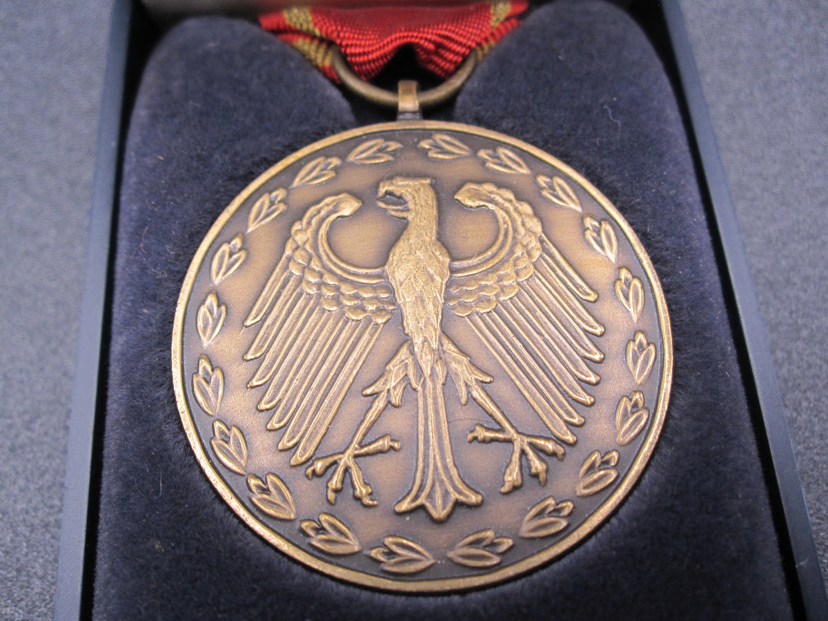 H.W.  - -   Einsatzmedaille der Bundeswehr UNSCOM in Bronze für IRAK