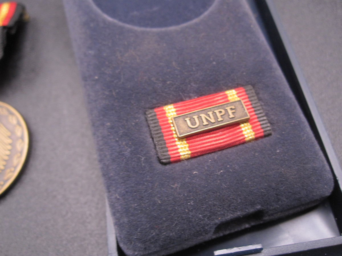 H.W.  - -   Einsatzmedaille der Bundeswehr UNPF in Bronze