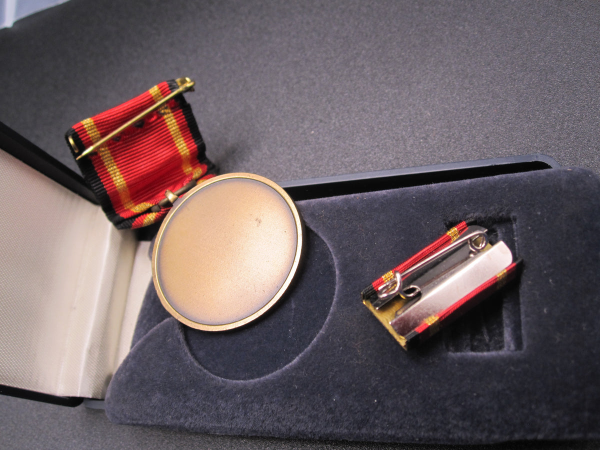 H.W.  - -   Einsatzmedaille der Bundeswehr UNPF in Bronze