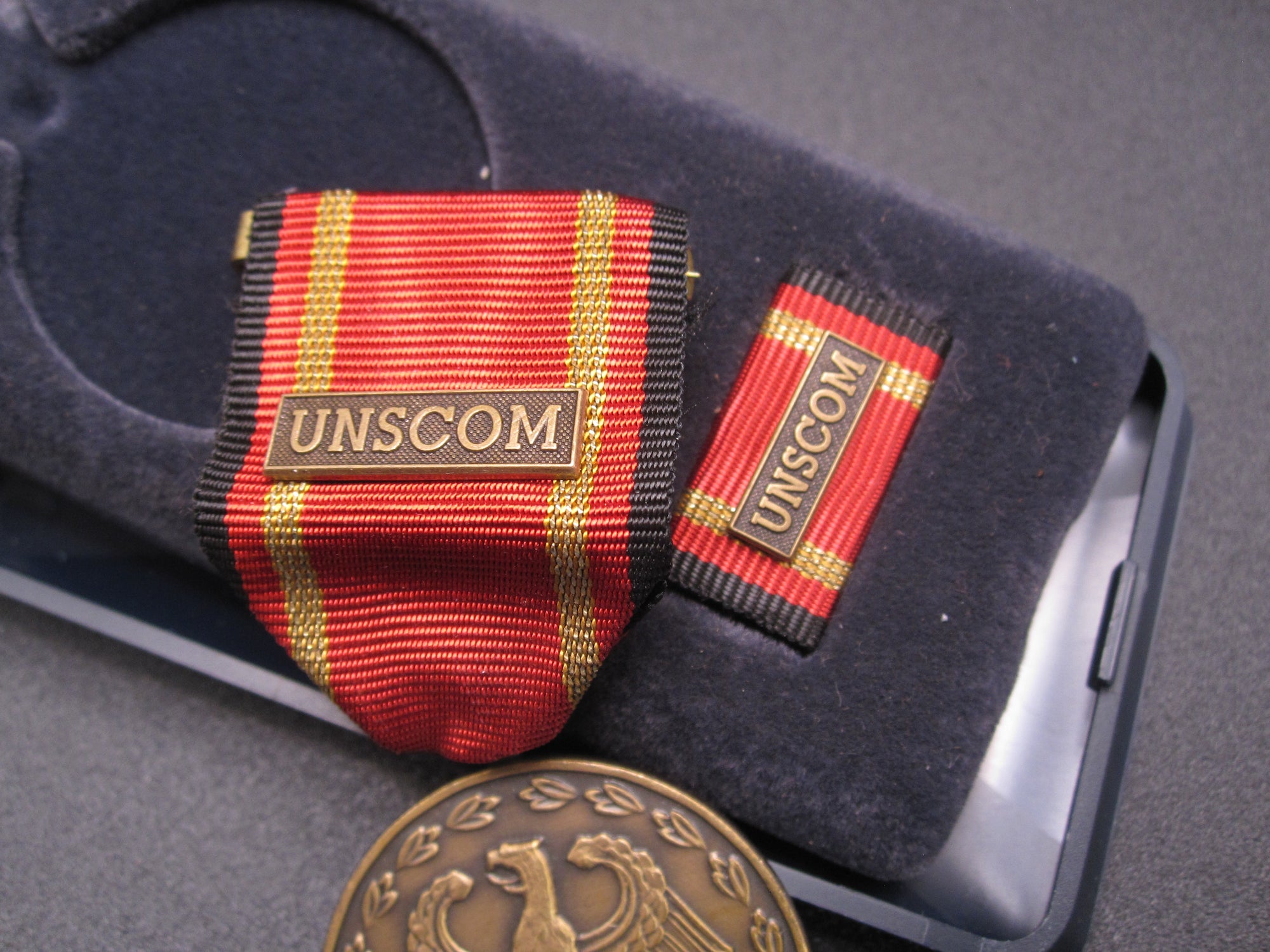 H.W.  - -   Einsatzmedaille der Bundeswehr UNSCOM in Bronze für IRAK