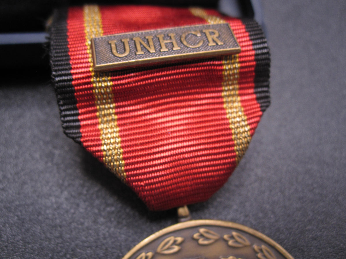 H.W.  - -   Einsatzmedaille der Bundeswehr Einsatzmedaille UNHCR in Bronze Jugoslawien Bosnien - Herzegowina
