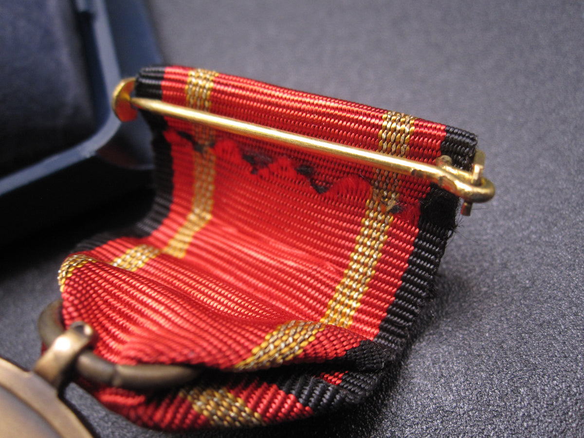 H.W.  - -   Einsatzmedaille der Bundeswehr Einsatzmedaille UNHCR in Bronze Jugoslawien Bosnien - Herzegowina