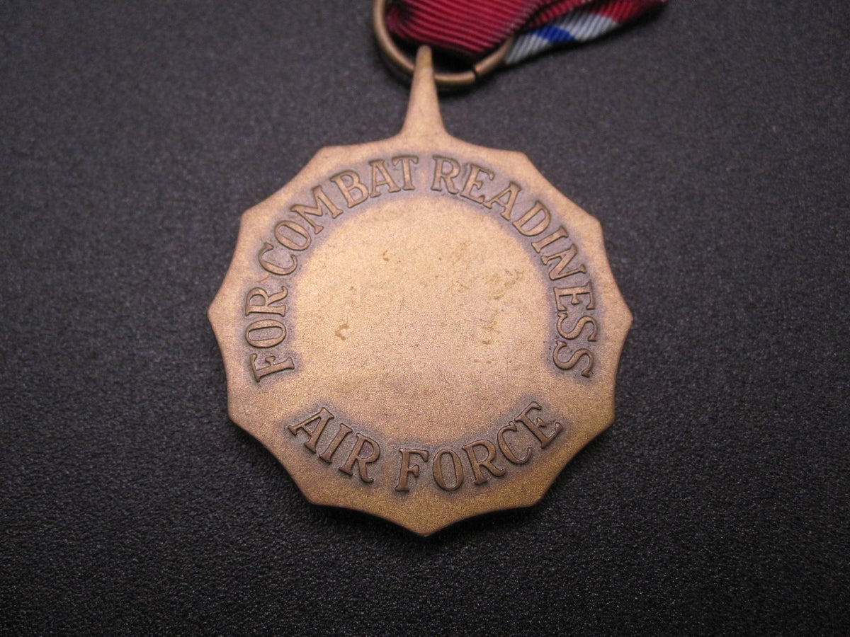 H.W.  - -    Combat Readiness Medal  der Air Force