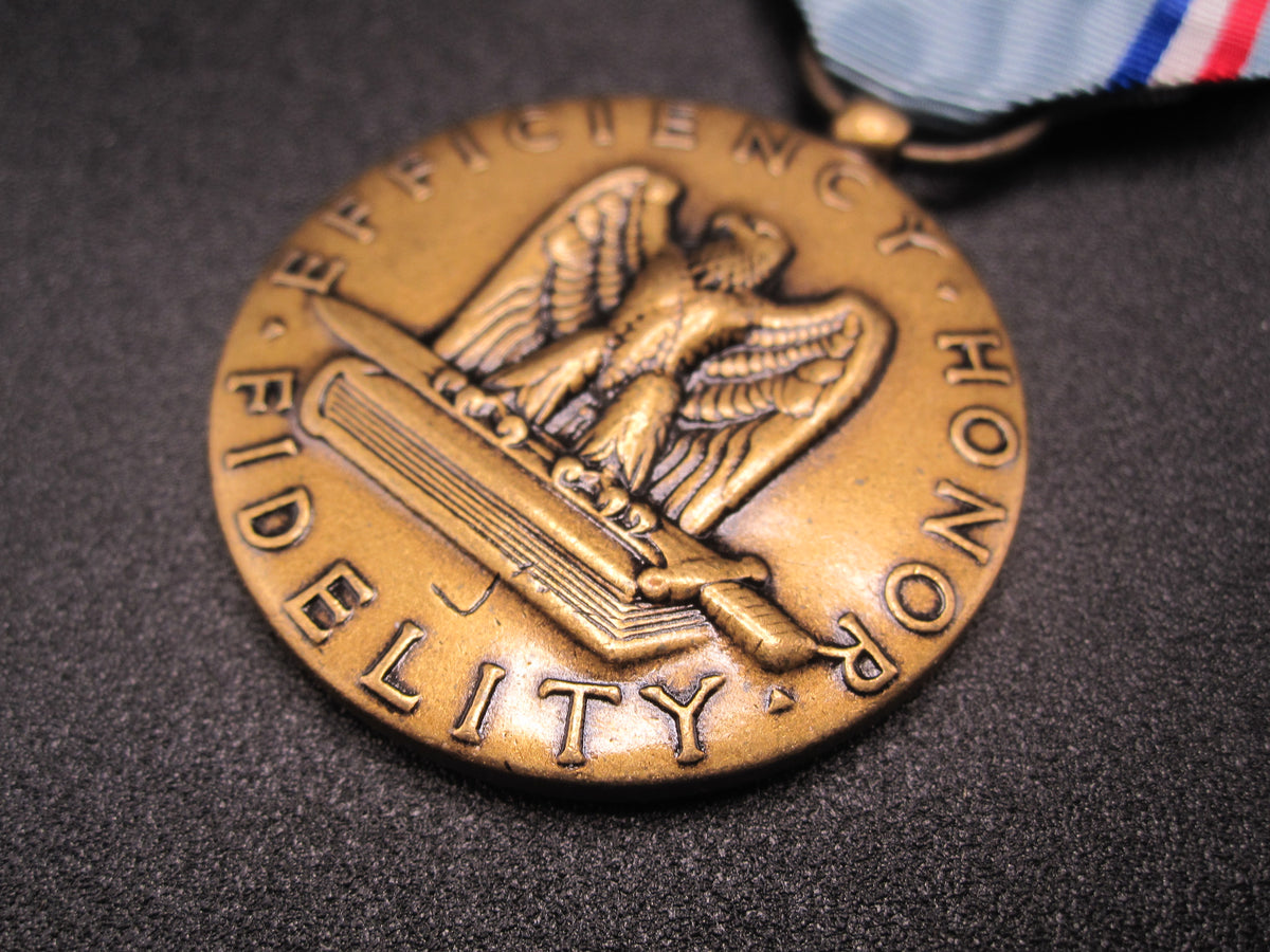 H.W.  - -    Good Conduct Medal  der Air Force