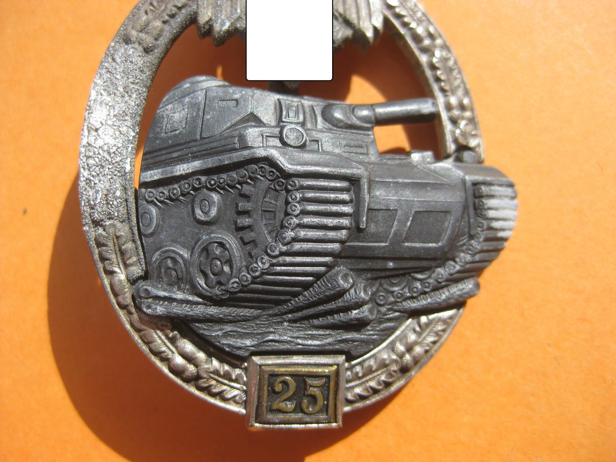 Panzerkampfabzeichen in Silber mit EINSATZZAHL &quot;25&quot;