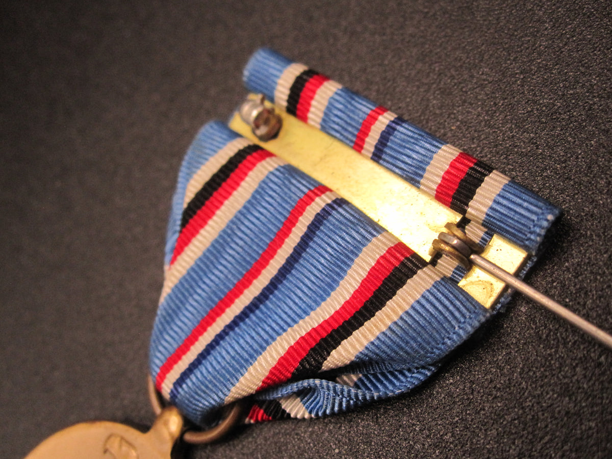 H.W.  - -    American Campaign Medal 1941 - 1945