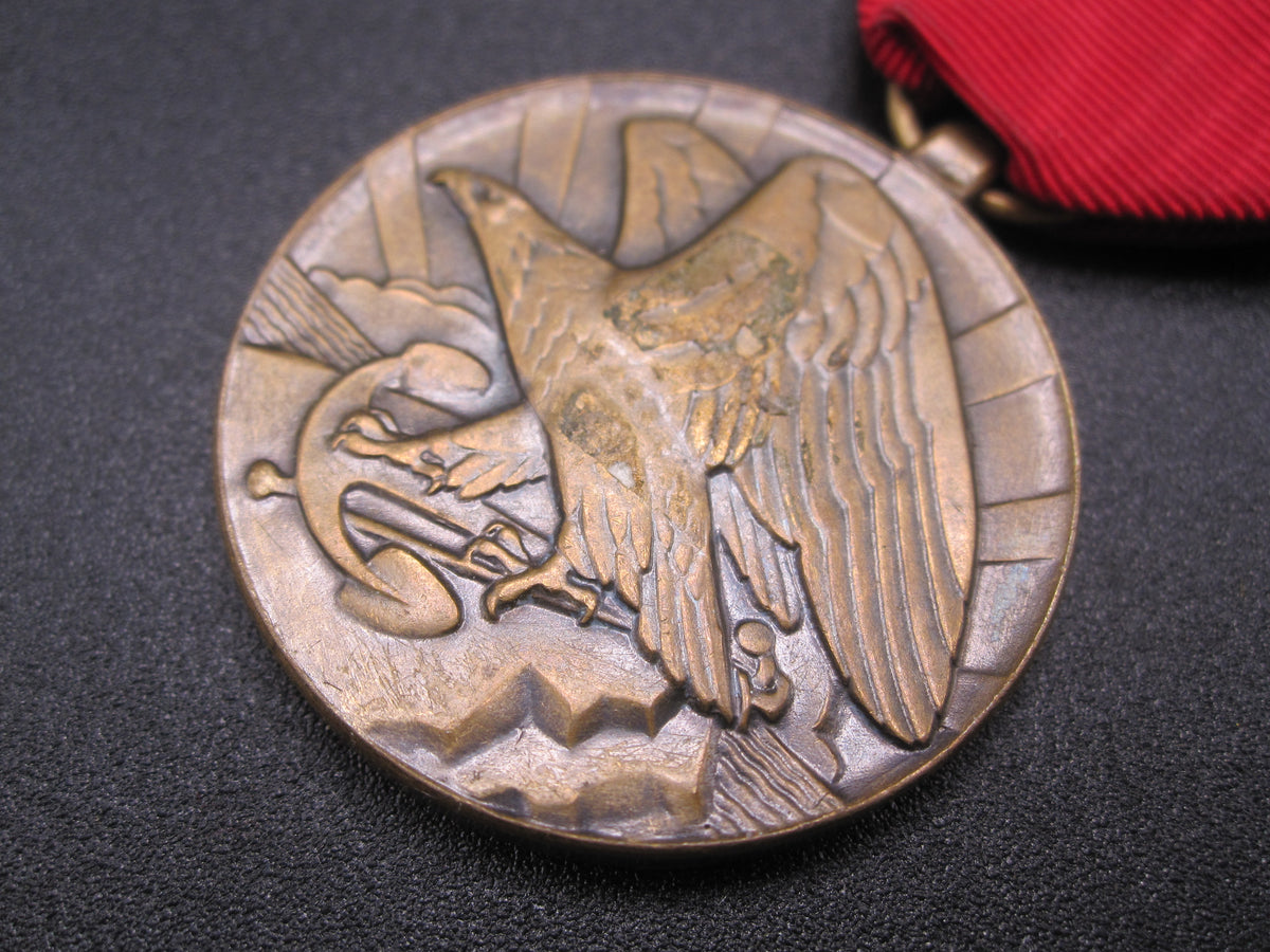 H.W.  - -     Naval  Reserve Medal 1941 - 1945 World War 2