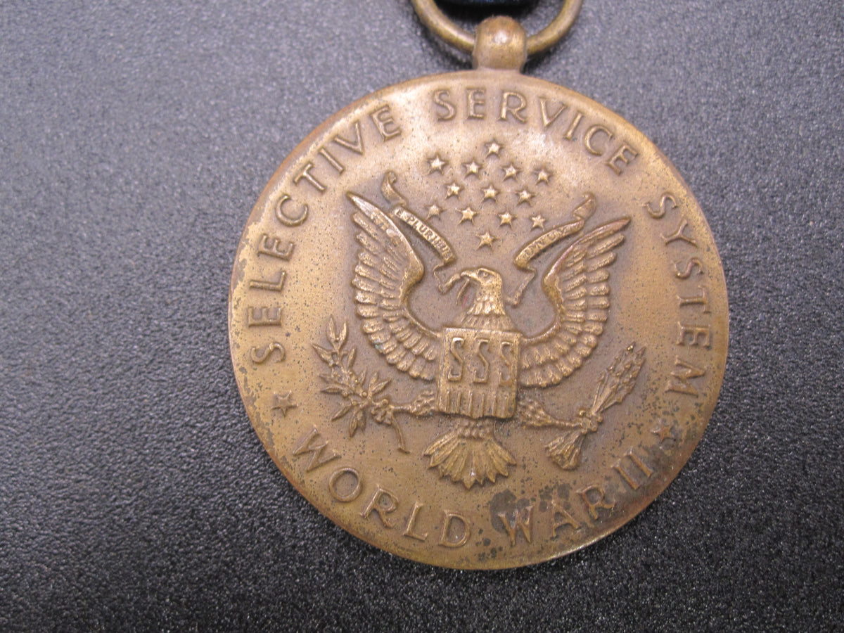 H.W.  - -     Selective Service System Medal 1941 - 1945 World War 2