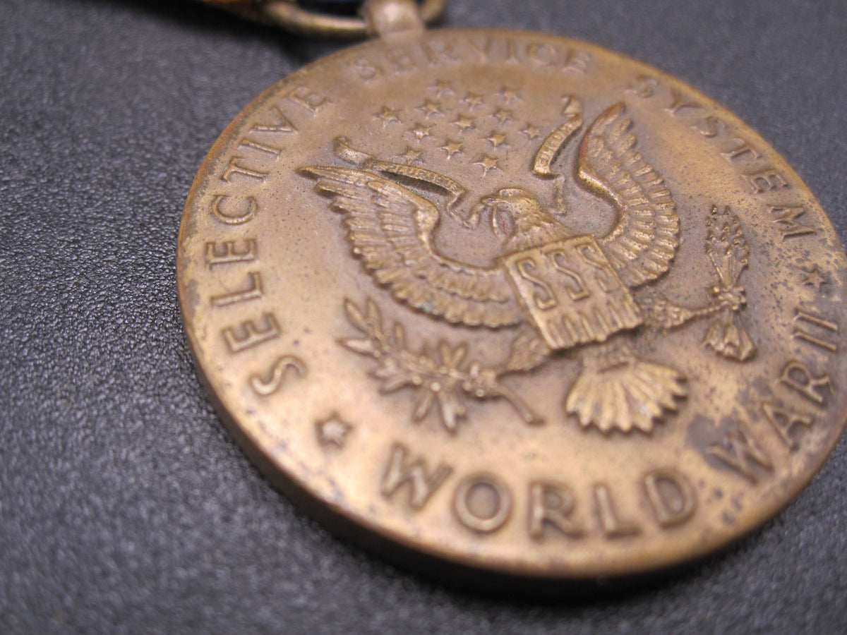 H.W.  - -     Selective Service System Medal 1941 - 1945 World War 2