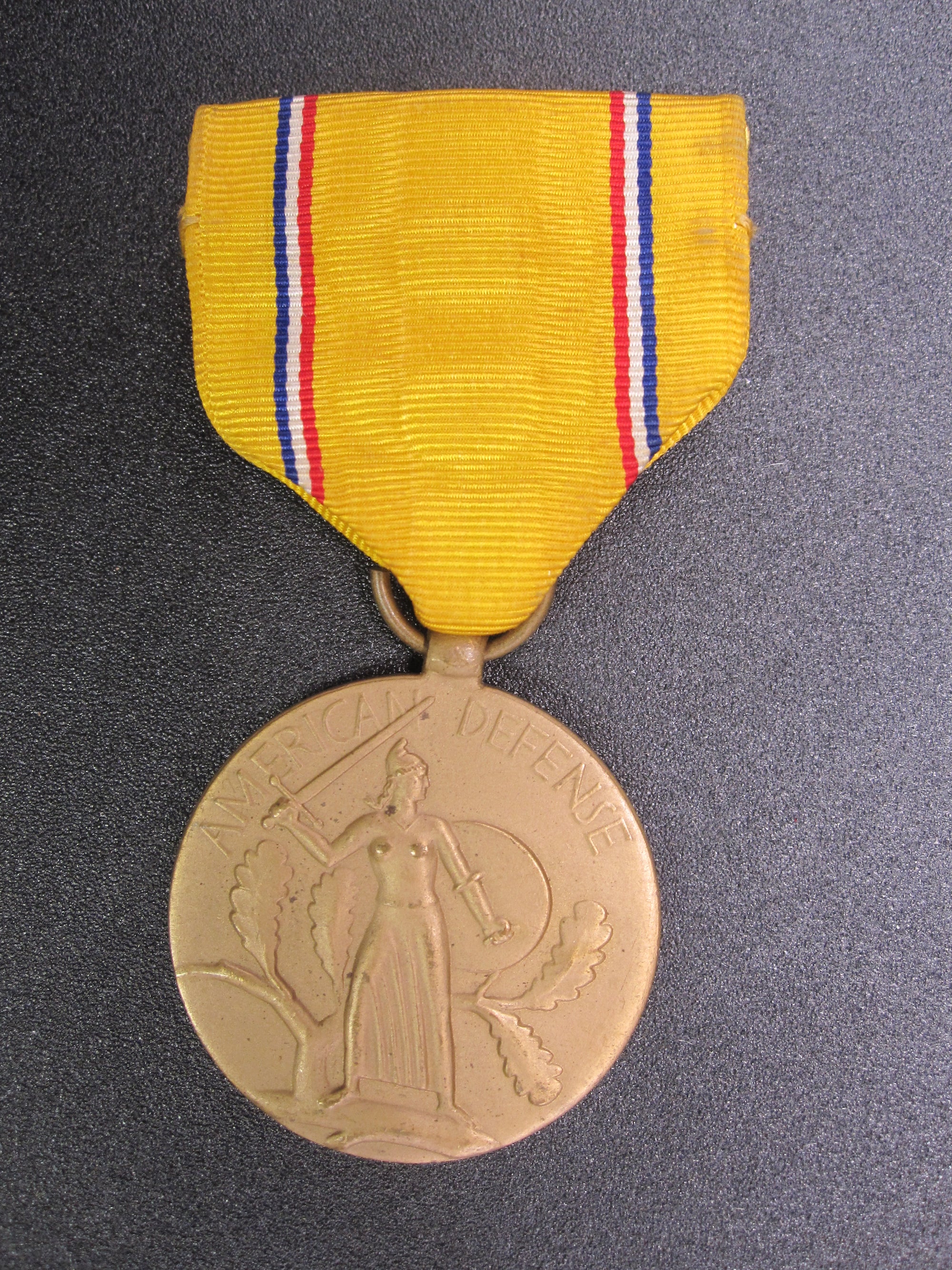 H.W.  - -  American Defense Medal 1941-1945  2.Weltkrieg