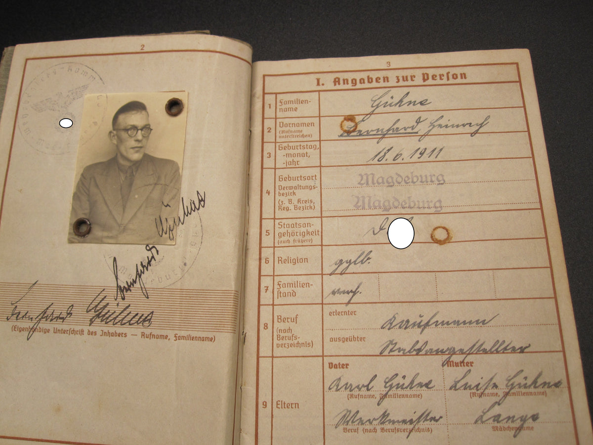 H.W.  -  -  Wehrpaß Division Feldherrnhalle