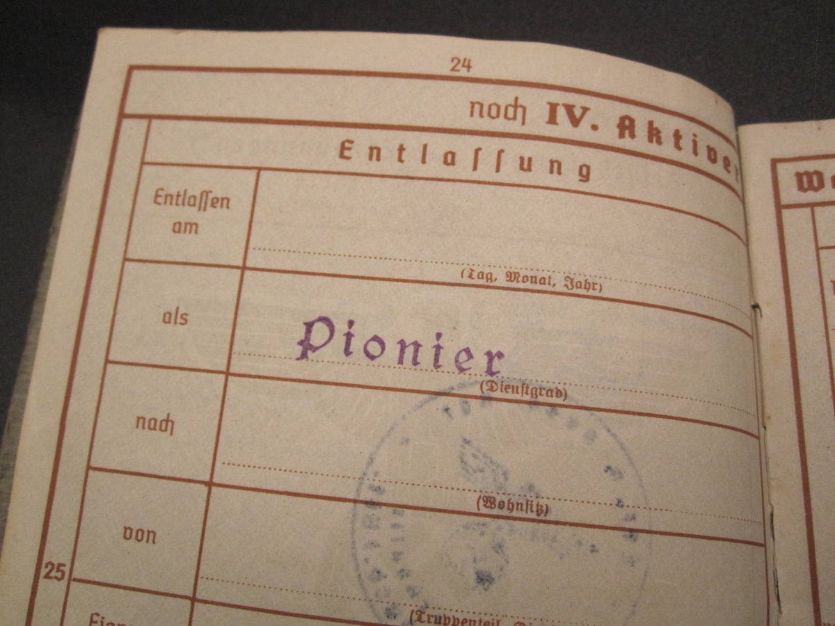 H.W.  -  -  Wehrpaß Division Feldherrnhalle