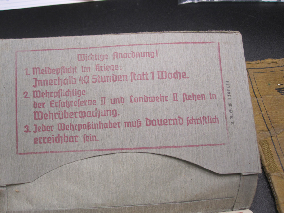 H.W.  -  -   Wehrpaß &amp; Soldbuch  KURLANDBAND