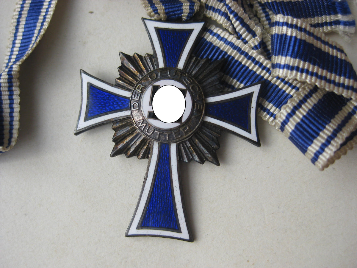 Ehrenkreuz der deutschen Mutter / Mutterkreuz in Silber / Zweite Stufe / Seltener Hersteller