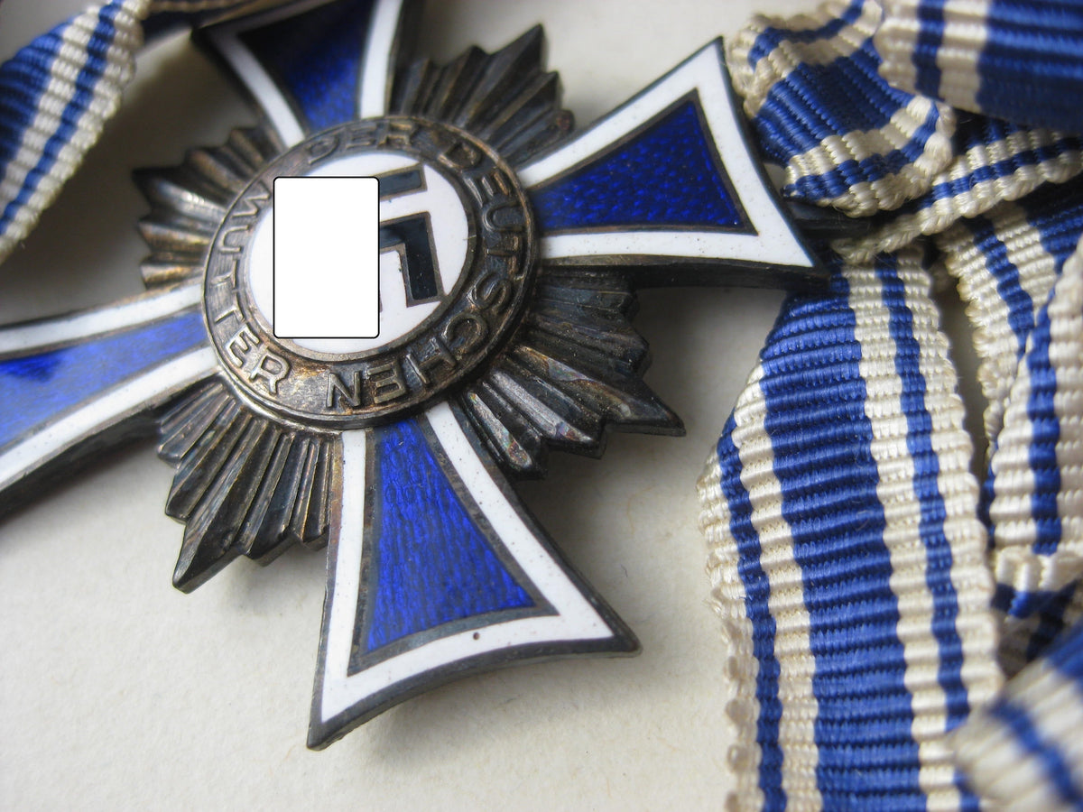 Ehrenkreuz der deutschen Mutter / Mutterkreuz in Silber / Zweite Stufe / Seltener Hersteller