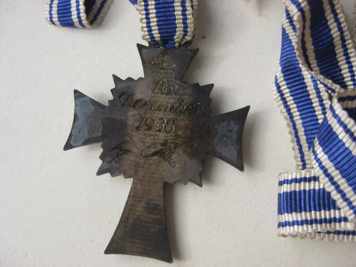 Ehrenkreuz der deutschen Mutter / Mutterkreuz in Silber / Zweite Stufe / Seltener Hersteller