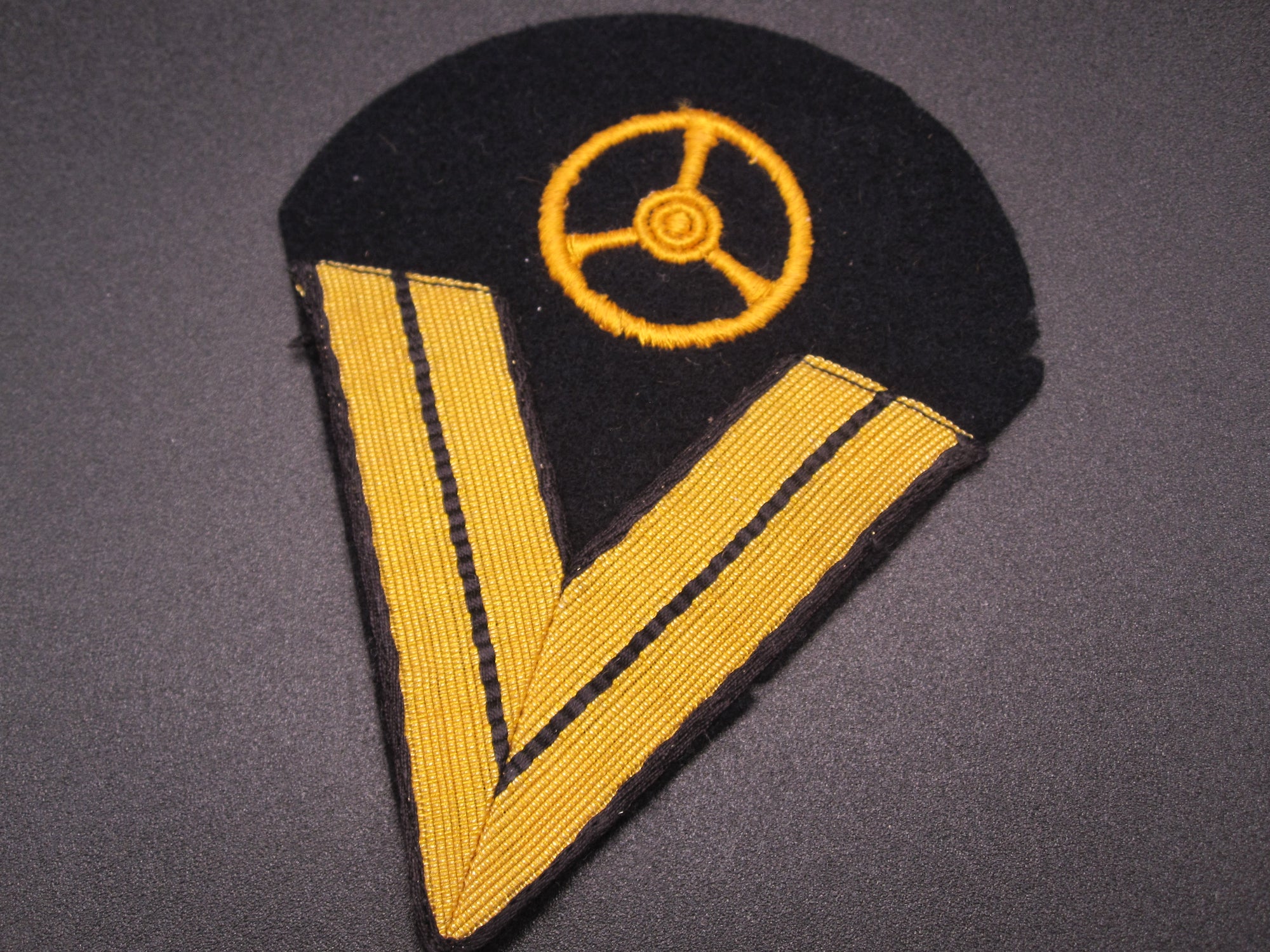 H.W.      ORIGINAL Abzeichen Kraftfahrerlaufbahn