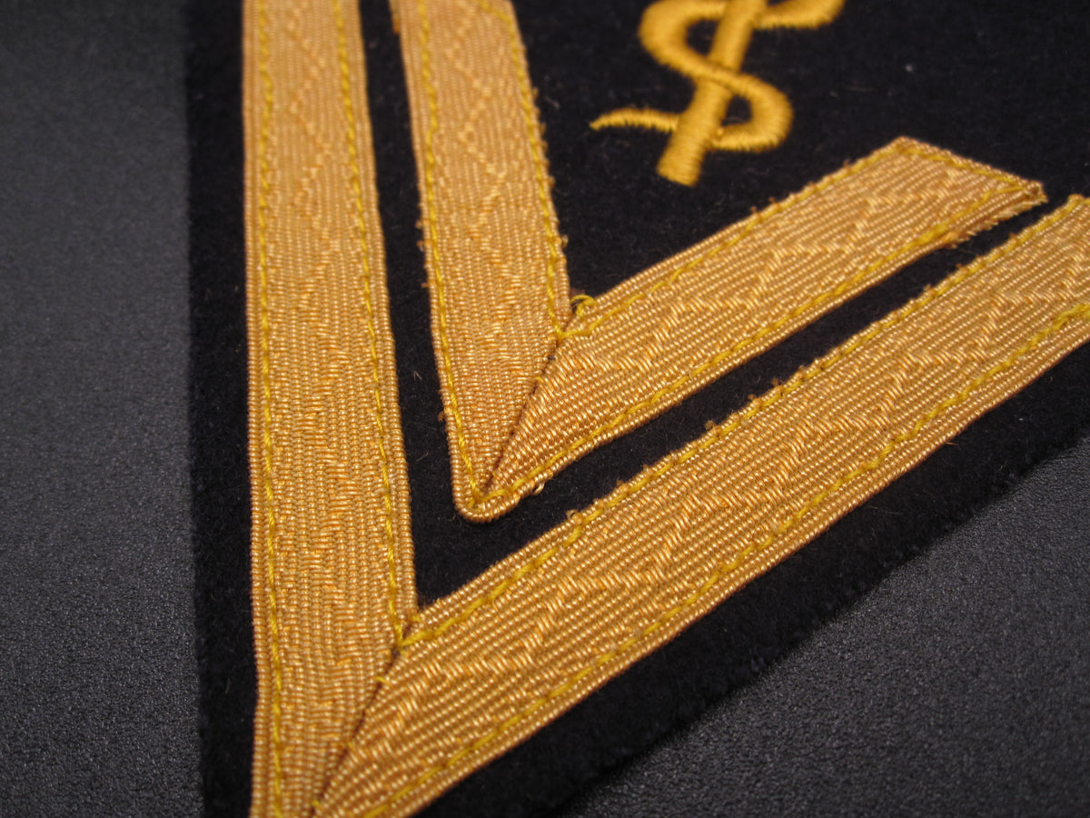 H.W.      ORIGINAL Abzeichen Sanitätslaufbahn