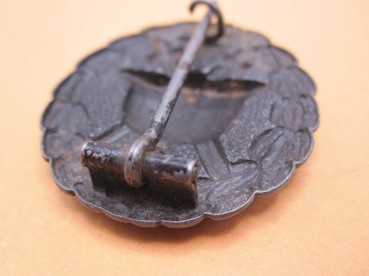 Verwundetenabzeichen in Schwarz 1918 aus Eisen (VAZ)