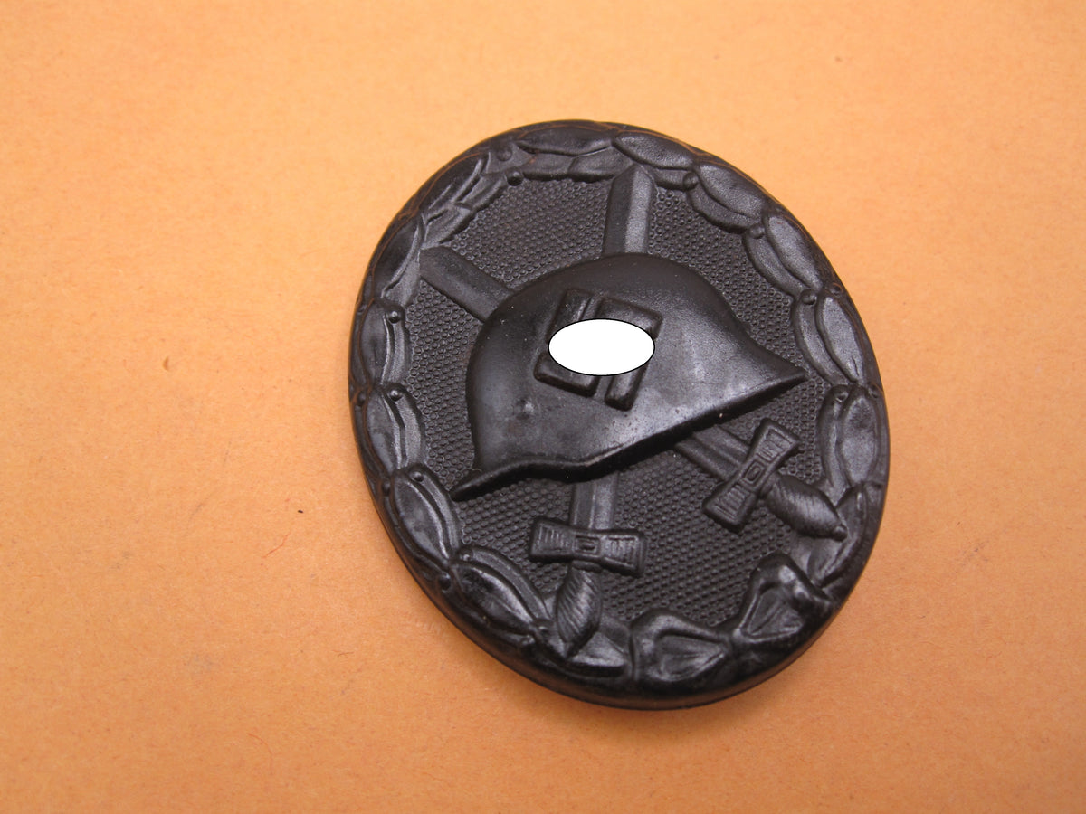 Verwundetenabzeichen 1939 in Schwarz Hersteller: L/16