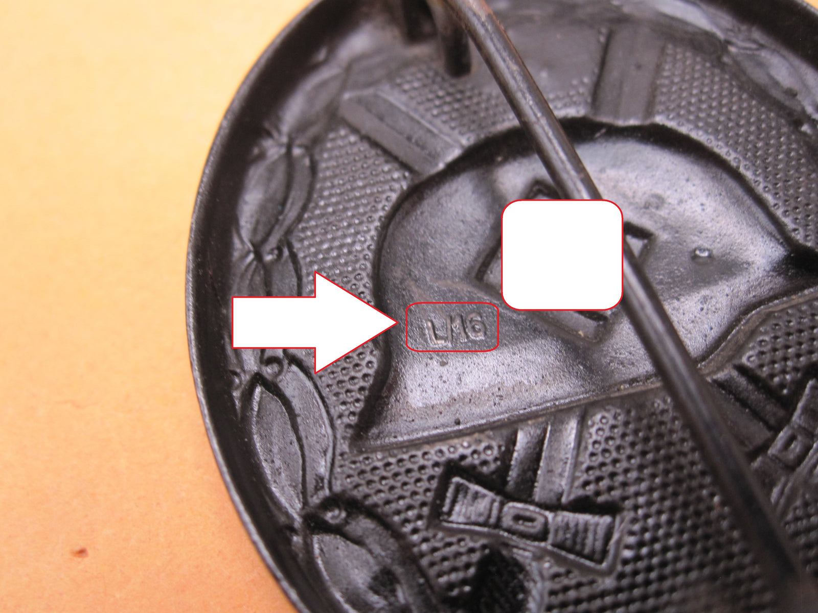 Verwundetenabzeichen 1939 in Schwarz Hersteller: L/16