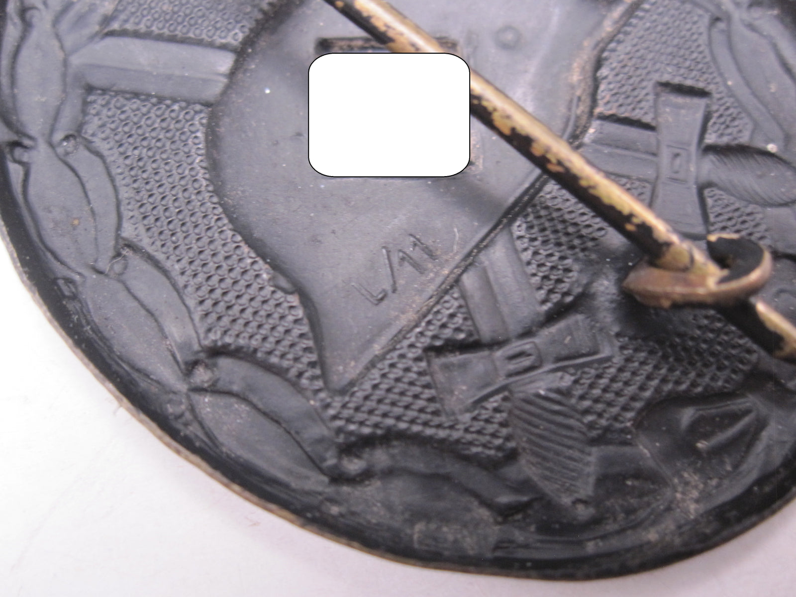 Verwundetenabzeichen 1939 in Schwarz Hersteller: "L/11"