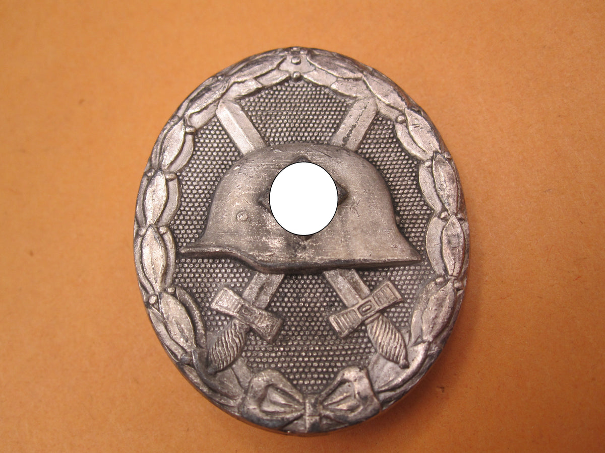 Verwundetenabzeichen in Silber Hersteller: L/18  sehr seltene Variante