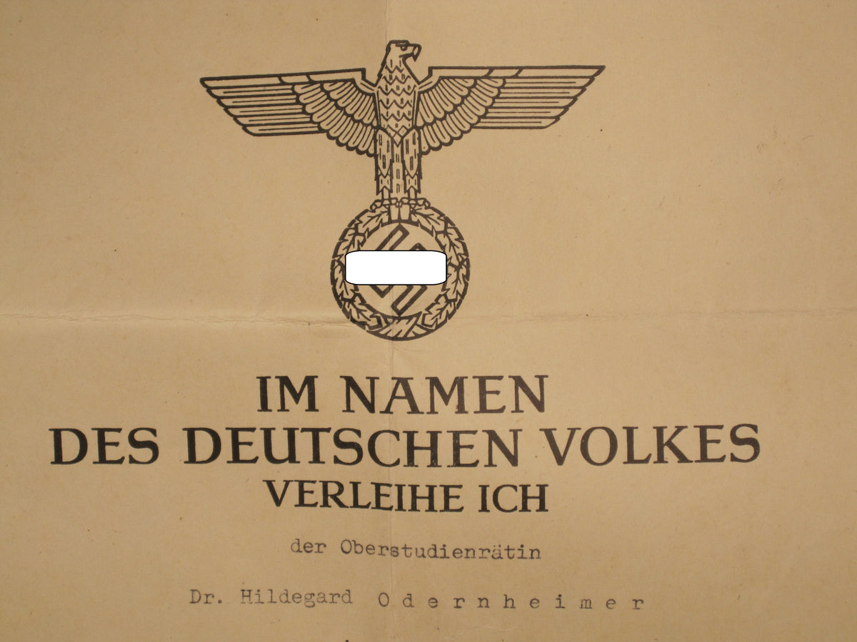 Verleihungsurkunde Kriegsverdienstkreuz an eine FRAU aus Leipzig  !!!