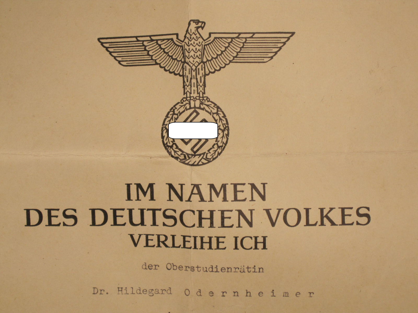 Verleihungsurkunde Kriegsverdienstkreuz an eine FRAU aus Leipzig  !!!