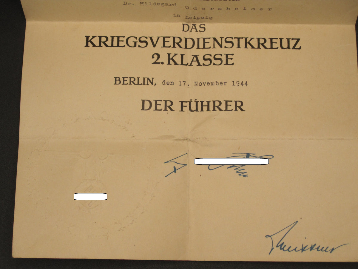 Verleihungsurkunde Kriegsverdienstkreuz an eine FRAU aus Leipzig  !!!