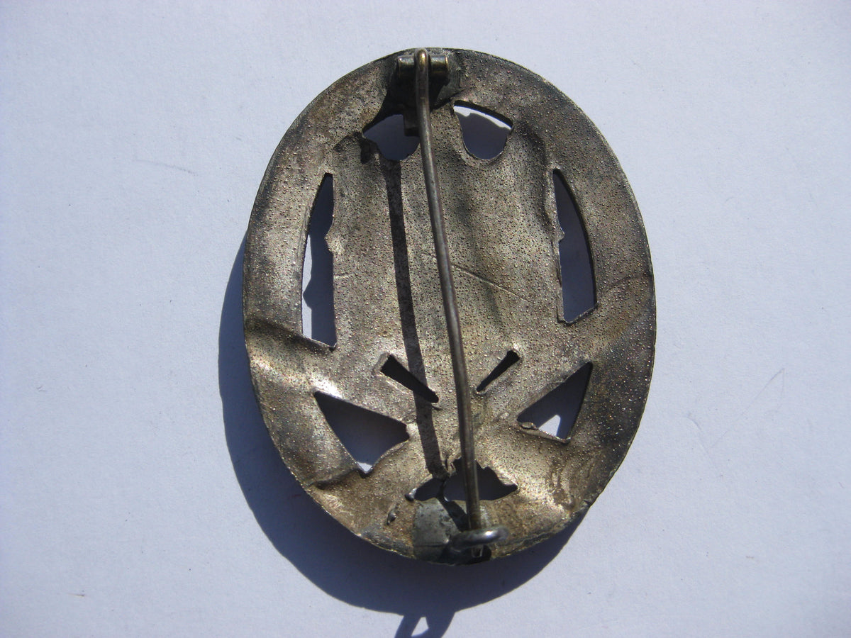 Allgemeines Sturmabzeichen (ASA) -SELTENE VARIANTE- Hersteller sicherlich Karneth