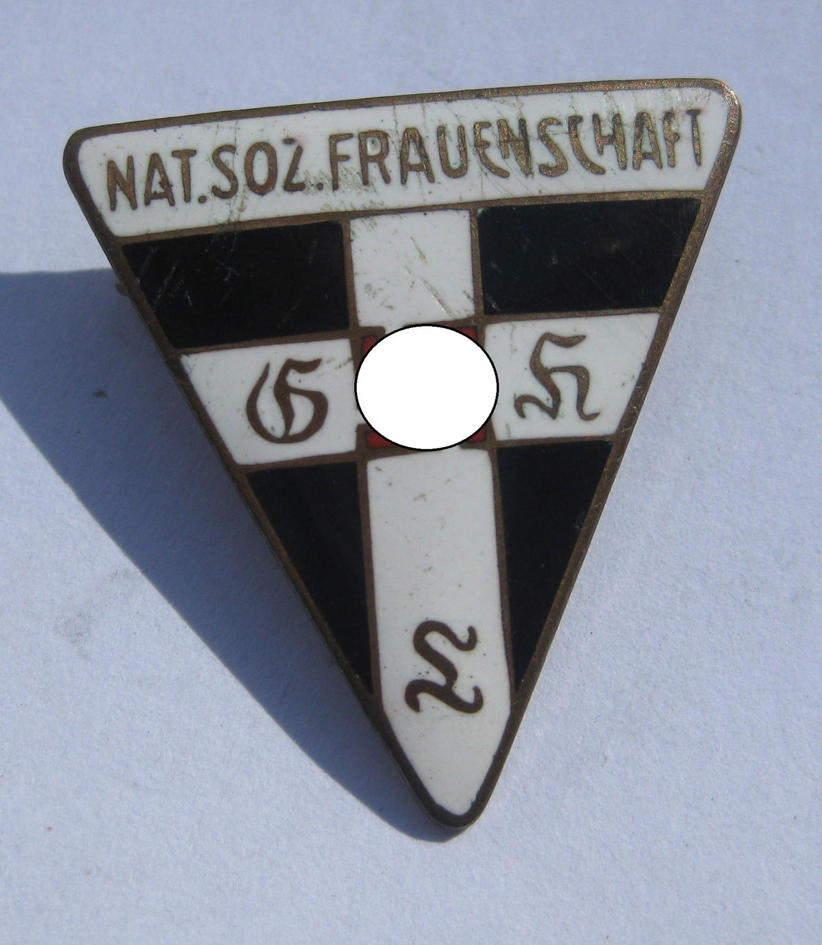 Mitgliedsabzeichen deutsche NS-Frauenschaft NSFM Hersteller: RZM "63"