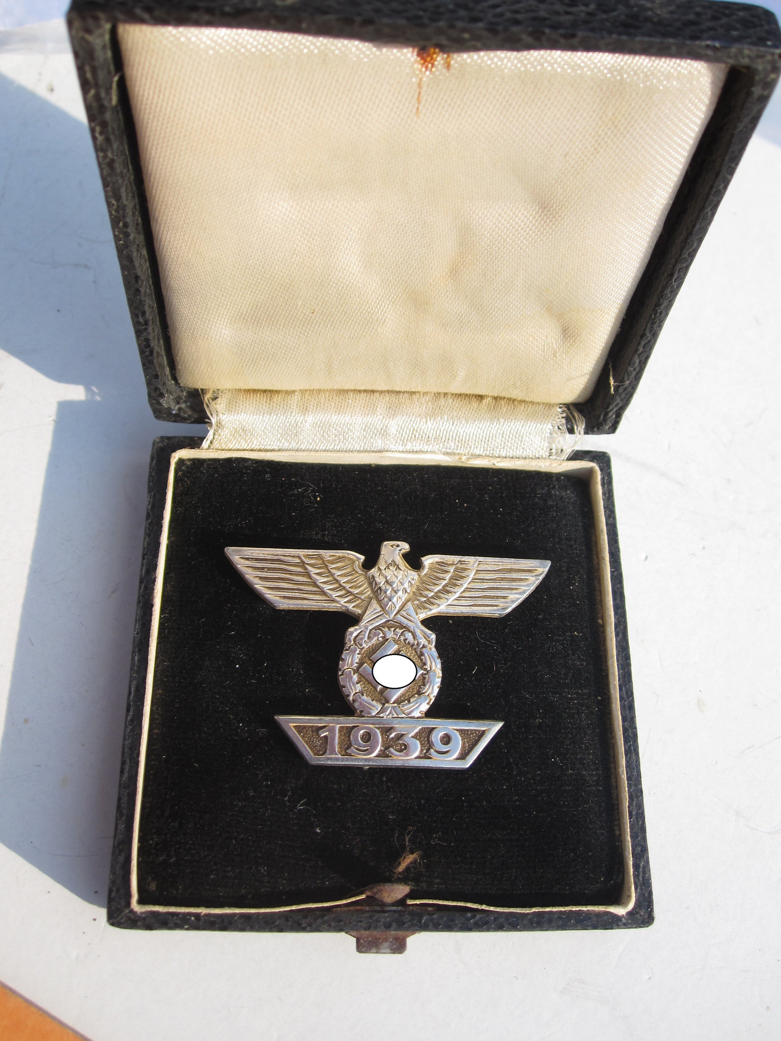 Wiederholungsspange Eisernes Kreuz 1.Klasse 1914 / 1939 (EK1/39) im Etui Hersteller: B.H. Mayer