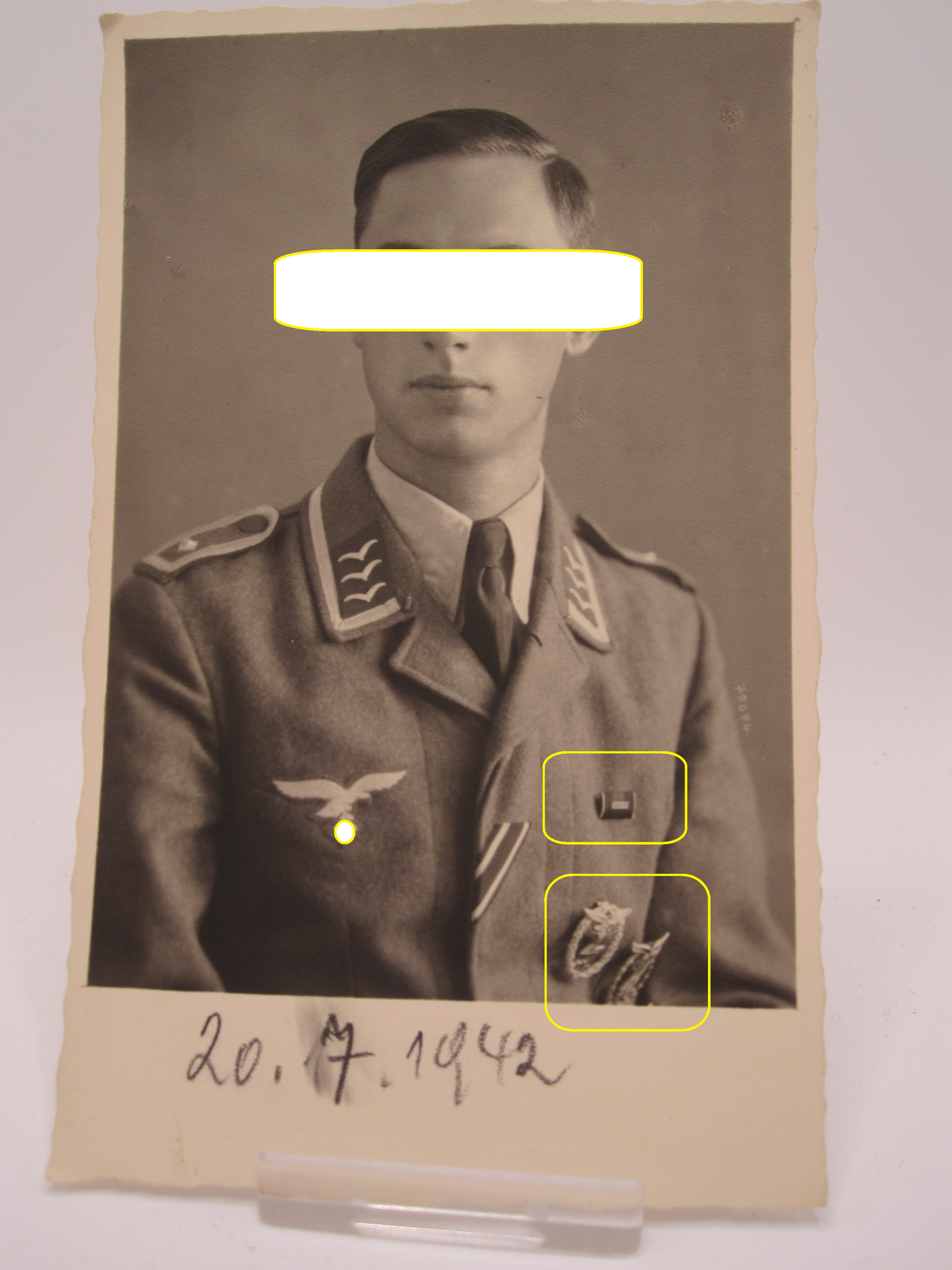 Uniformfoto Flakartillerie Erdkampfabzeichen & Flakkampfabzeichen der Luftwaffe