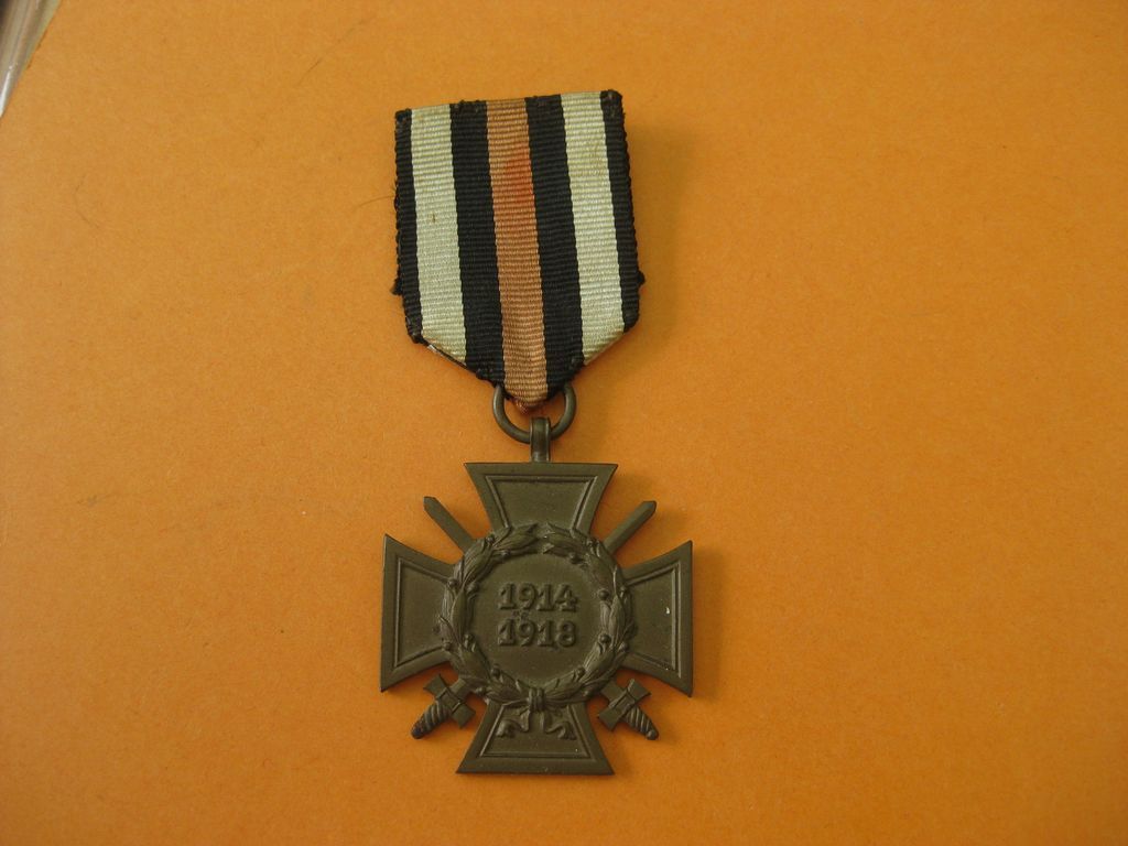 Ehrenkreuz für Frontkämpfer 1914 - 1918 Hersteller: JK  JUNCKER Berlin oder Kerbach &amp; Israel ??