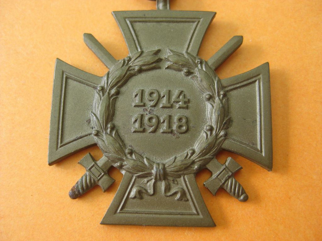 Ehrenkreuz für Frontkämpfer 1914 - 1918 Hersteller: JK  JUNCKER Berlin oder Kerbach &amp; Israel ??
