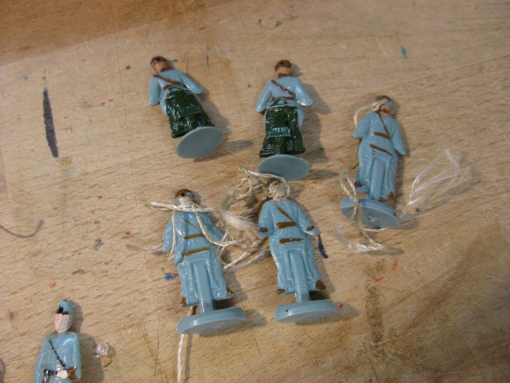 15 x Winterhilfswerk (WHW) Abzeichen Wehrmacht Polizei Gendarmerie Offizier in Uniform zu Pferd