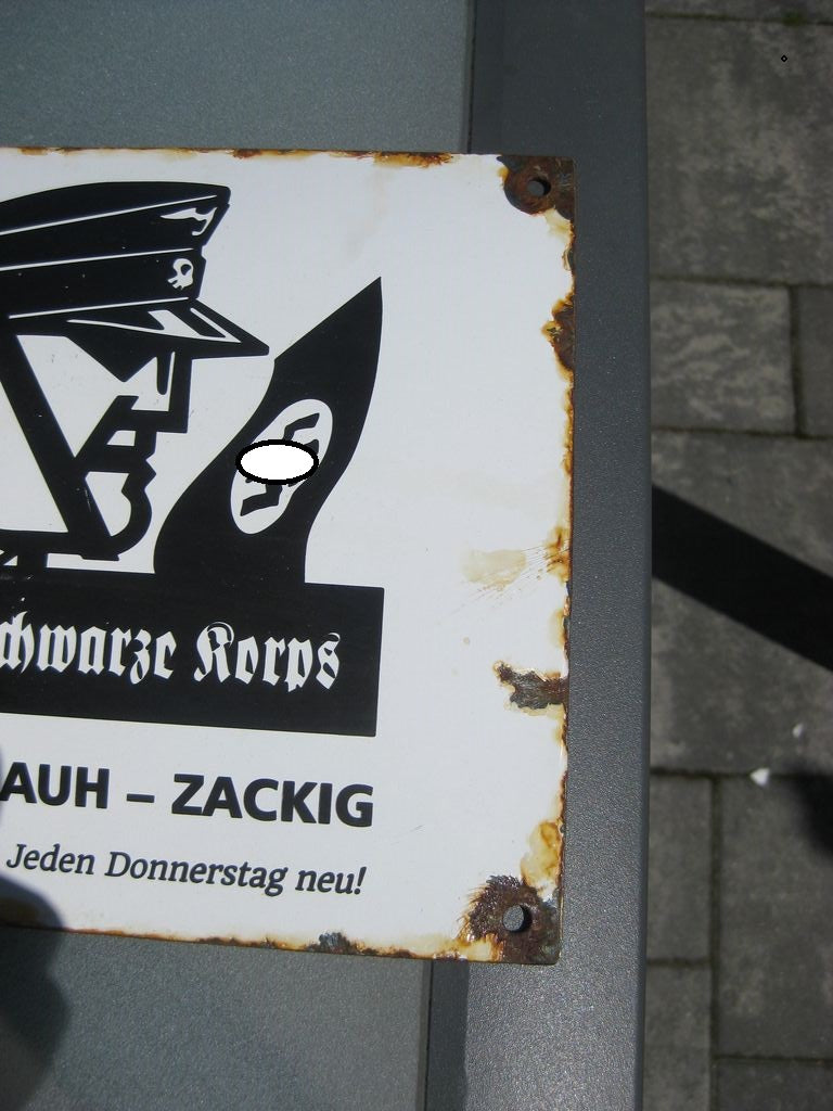 Emailleschild Die Zeitung der Waffen SS Das schwarze Korps OFFEN RAU ZACKIG