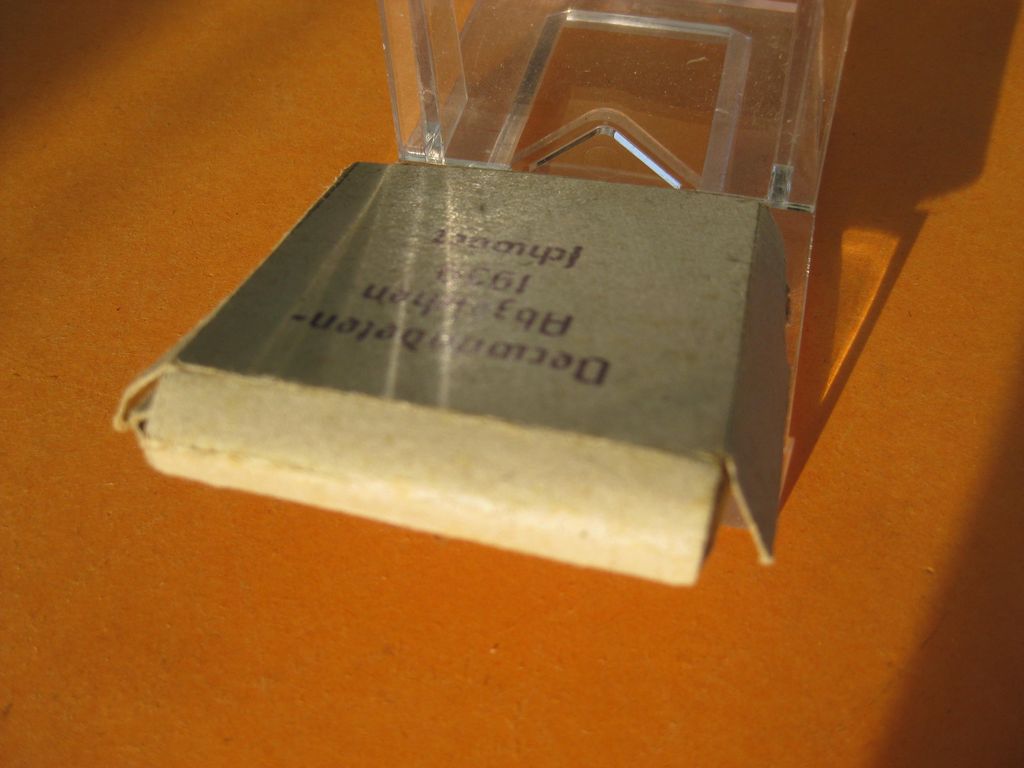 Verwundetenabzeichen in Schwarz in der Verkaufsschachtel/Verpackung /Etui