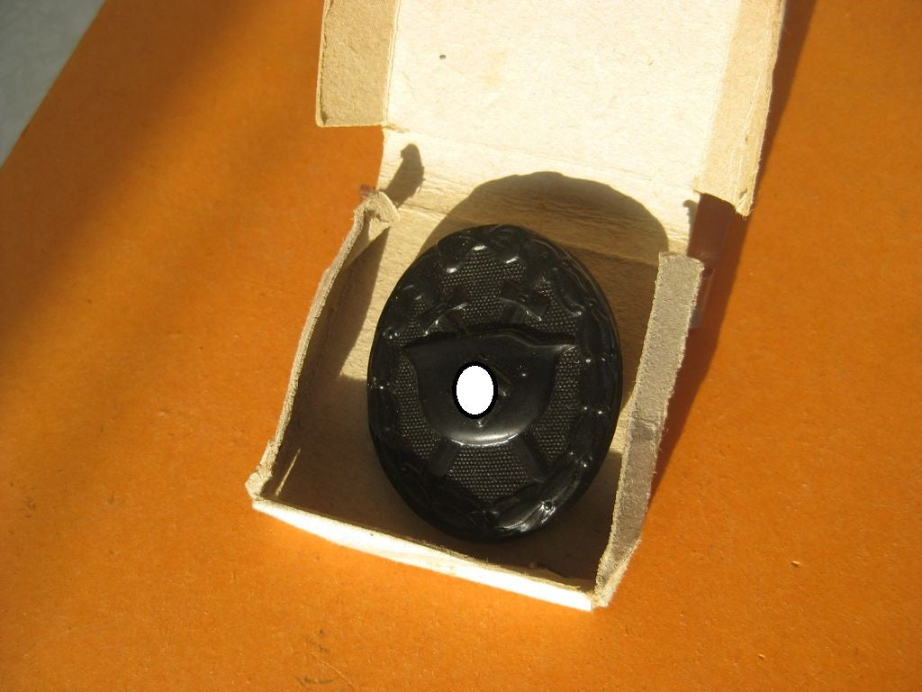 Verwundetenabzeichen in Schwarz in der Verkaufsschachtel/Verpackung /Etui