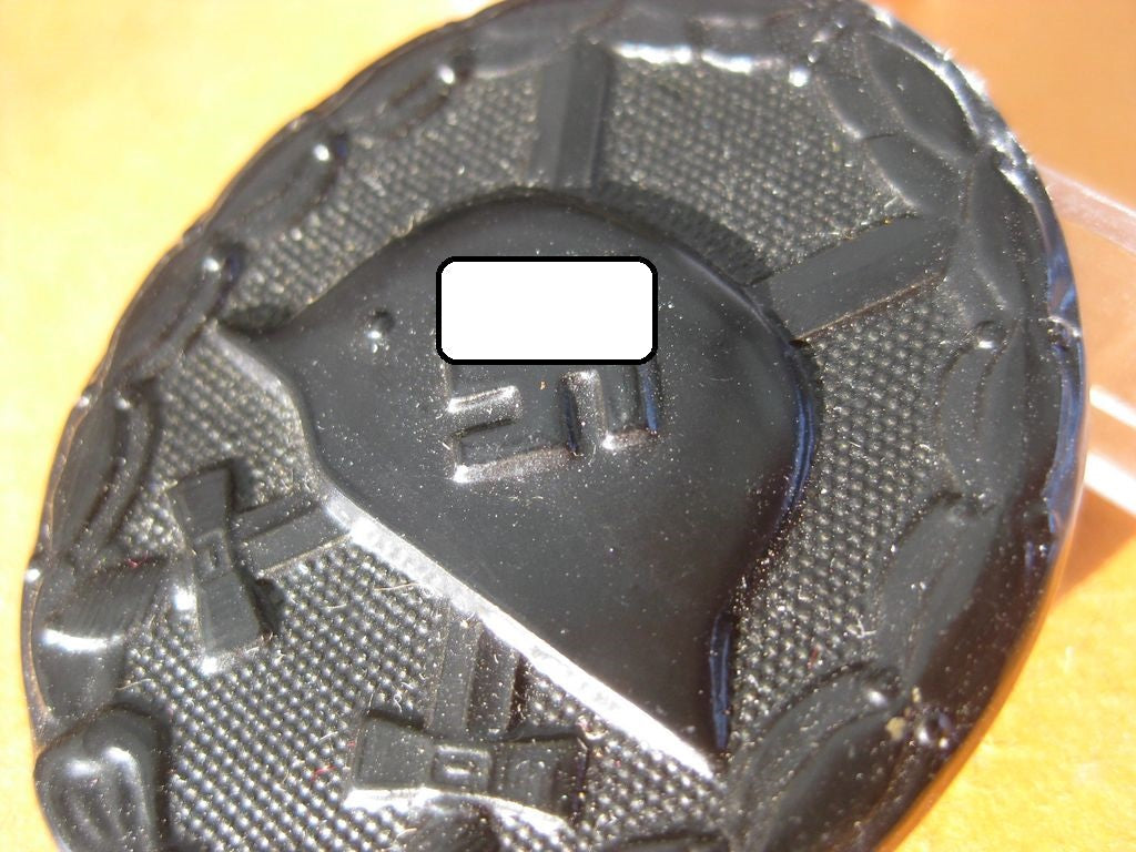 Verwundetenabzeichen in Schwarz in der Verkaufsschachtel/Verpackung /Etui