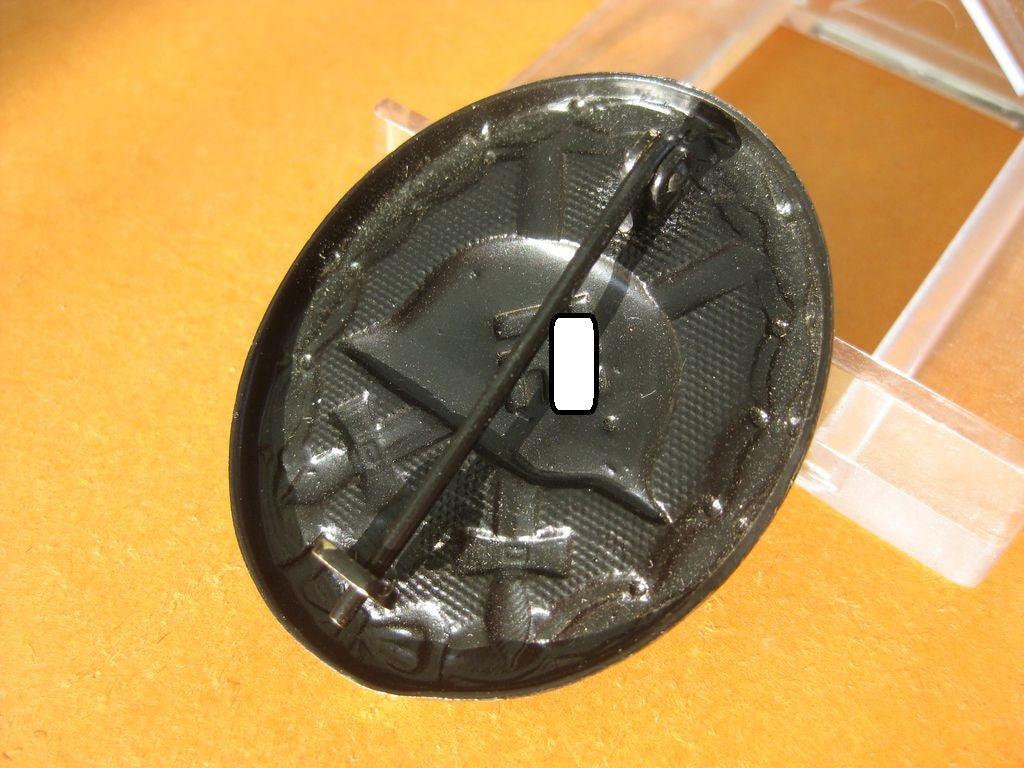 Verwundetenabzeichen in Schwarz in der Verkaufsschachtel/Verpackung /Etui