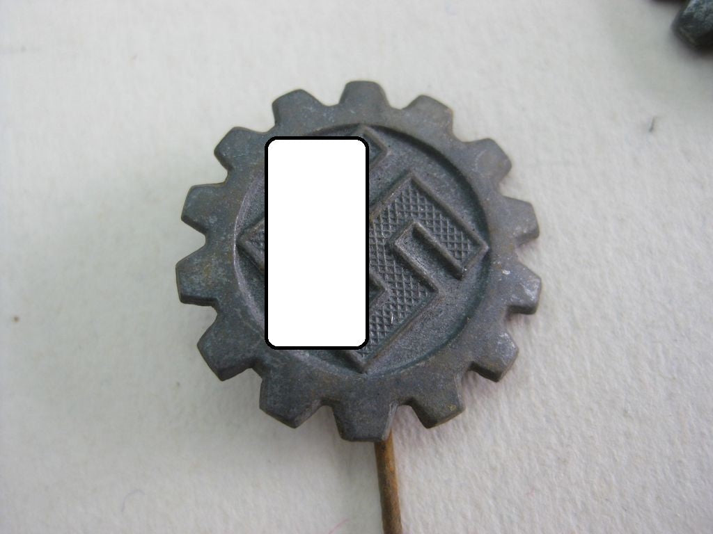 Mitgliedsabzeichen Deutsche Arbeitsfront (DAF) Hersteller: M1/184