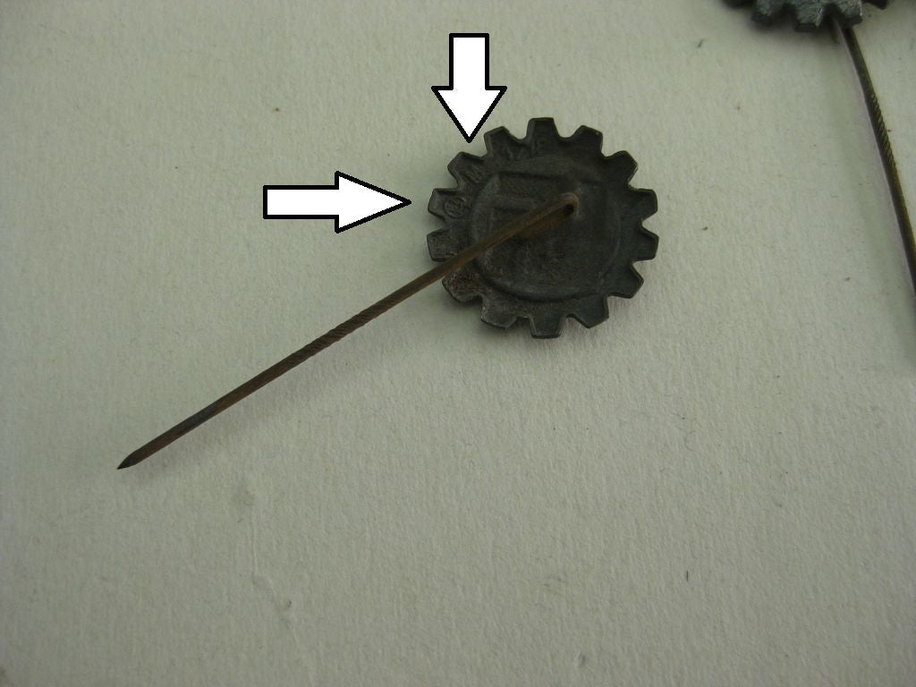 Mitgliedsabzeichen Deutsche Arbeitsfront (DAF) Hersteller: M1/184