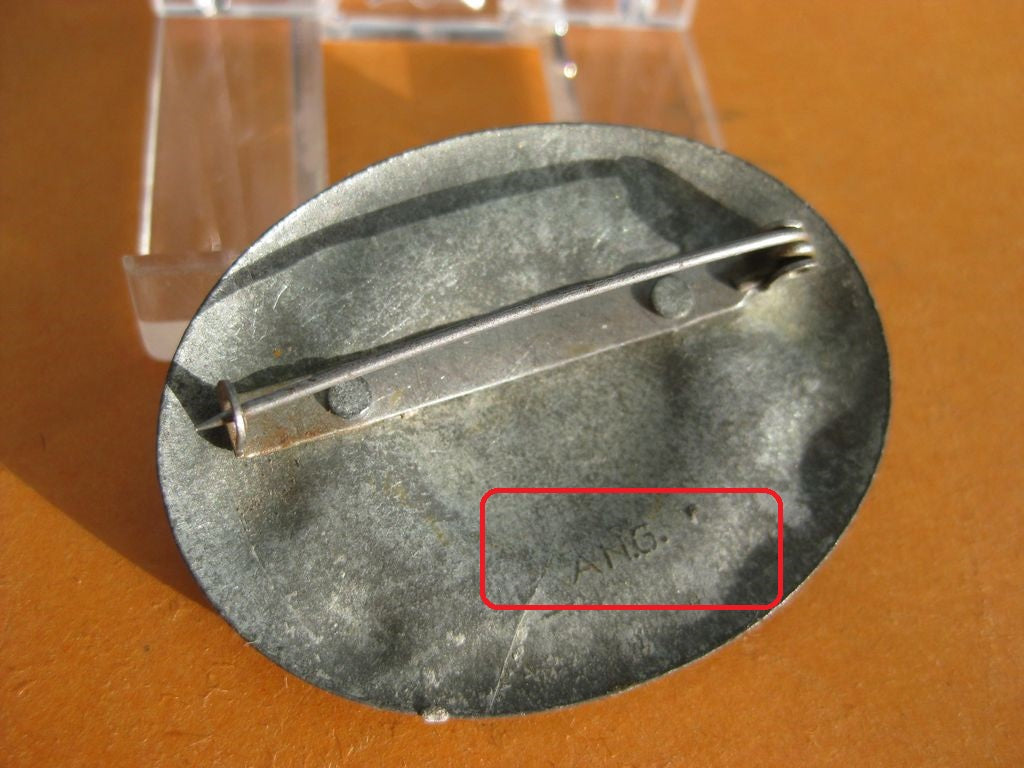 Brosche RAD weibliche Jugend Reichsarbeitsdienst (RAD/wJ) Hersteller: ANG